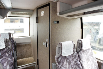 全国初のトイレ付きバス